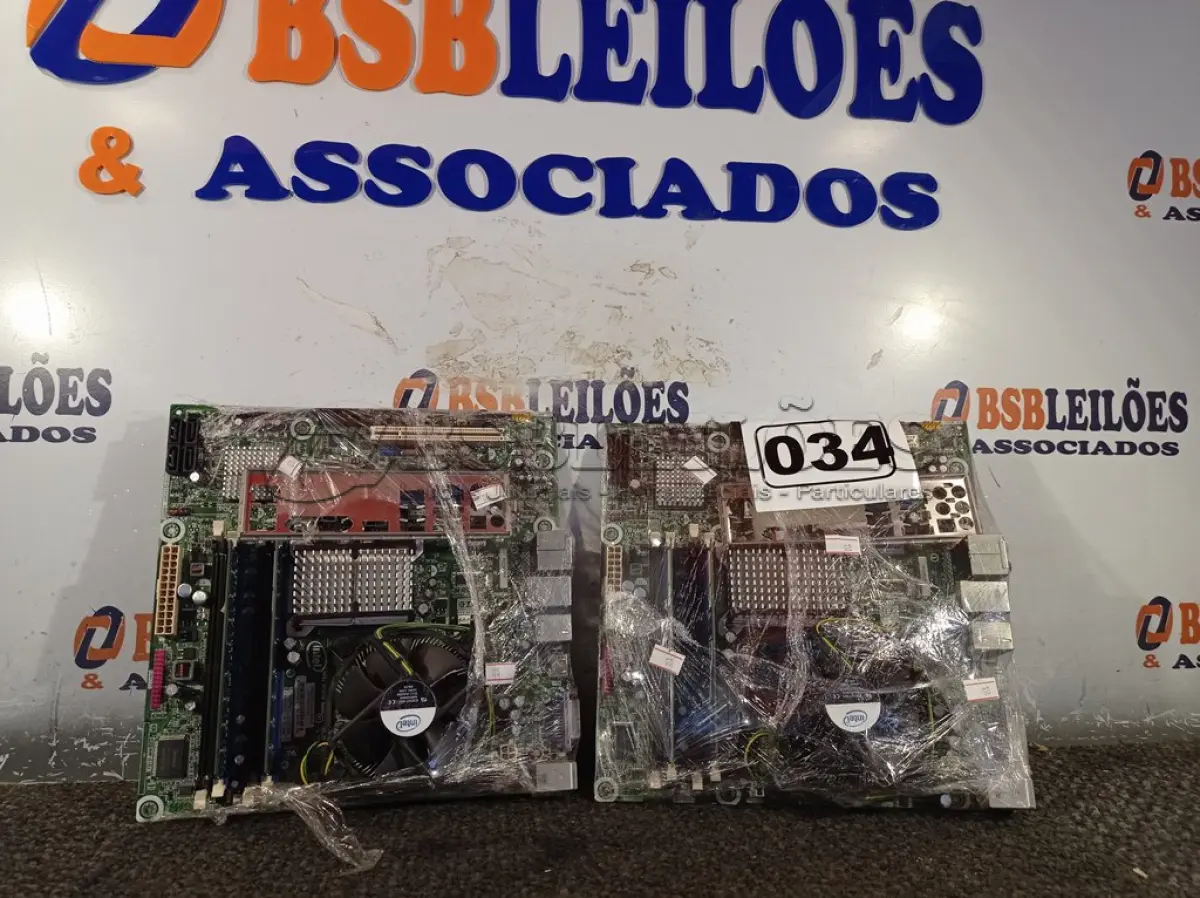 LOTE 034 - 02 PLACAS MÃE INTEL DG 43GT, 4GB DE MEMÓRIA E PROCESSADOR CORE2 QUAD. (NO ESTADO) ATENÇÃO! FAZER A VISITAÇÃO ANTES DE ARREMATAR, NÃO SABEMOS SE FUNCIONA. LEILÃO NÃO TEM GARANTIA E NEM DEVOLUÇÃO, SUJEITO A POSSÍVEIS AVARIAS VISÍVEIS/OCULTAS E/OU AUSÊNCIA DE COMPONENTES.