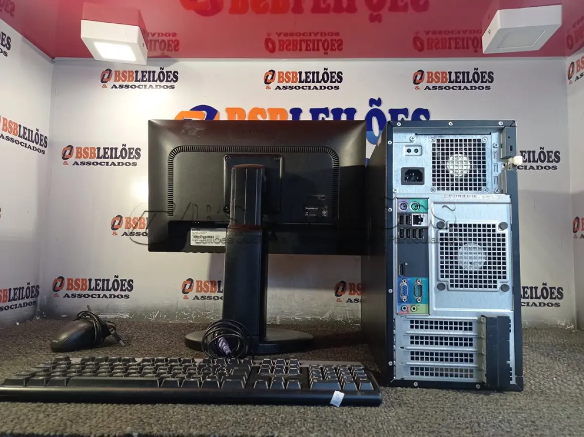 LOTE 006 - 01 COMPUTADOR CORE I3 MARCA DELL. (NO ESTADO) ATENÇÃO! FAZER A VISITAÇÃO ANTES DE ARREMATAR, NÃO SABEMOS SE FUNCIONA. LEILÃO NÃO TEM GARANTIA E NEM DEVOLUÇÃO, SUJEITO A POSSÍVEIS AVARIAS VISÍVEIS/OCULTAS E/OU AUSÊNCIA DE COMPONENTES.