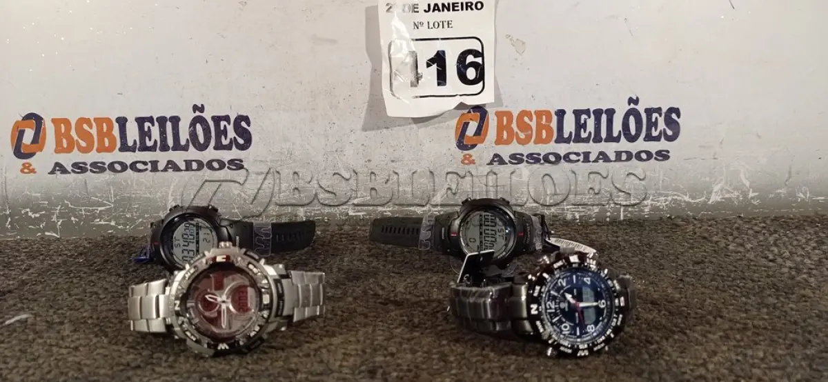 LOTE 416 - 04 RELÓGIOS. (NO ESTADO) ATENÇÃO! FAZER A VISITAÇÃO ANTES DE ARREMATAR, NÃO SABEMOS SE FUNCIONA. LEILÃO NÃO TEM GARANTIA E NEM DEVOLUÇÃO, SUJEITO A POSSÍVEIS AVARIAS VISÍVEIS/OCULTAS E/OU AUSÊNCIA DE COMPONENTES.
