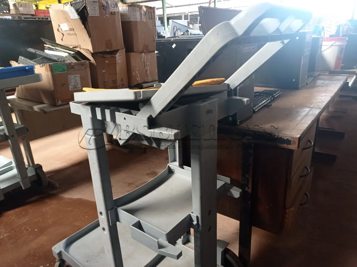 LOTE 441 - 01 CARRINHO PARA LIMPEZA INDUSTRIAL INCOMPLETO. (NO ESTADO) ATENÇÃO! FAZER A VISITAÇÃO ANTES DE ARREMATAR, NÃO SABEMOS SE FUNCIONA. LEILÃO NÃO TEM GARANTIA E NEM DEVOLUÇÃO, SUJEITO A POSSÍVEIS AVARIAS VISÍVEIS/OCULTAS E/OU AUSÊNCIA DE COMPONENTES.