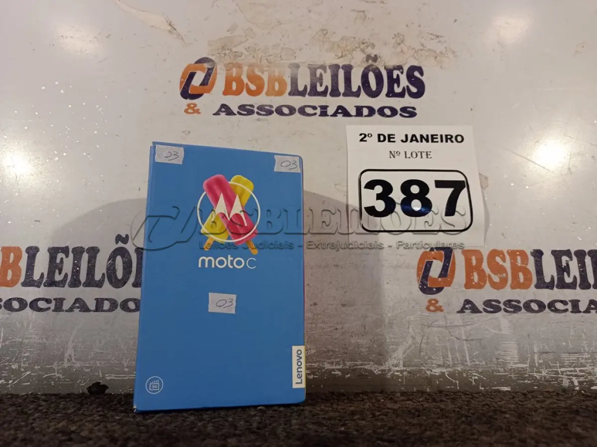 LOTE 387 - 01 CELULAR MOTOC MODELO:XT1750 8GB MARCA LENOVO. (NO ESTADO) ATENÇÃO! FAZER A VISITAÇÃO ANTES DE ARREMATAR, NÃO SABEMOS SE FUNCIONA. LEILÃO NÃO TEM GARANTIA E NEM DEVOLUÇÃO, SUJEITO A POSSÍVEIS AVARIAS VISÍVEIS/OCULTAS E/OU AUSÊNCIA DE COMPONENTES.