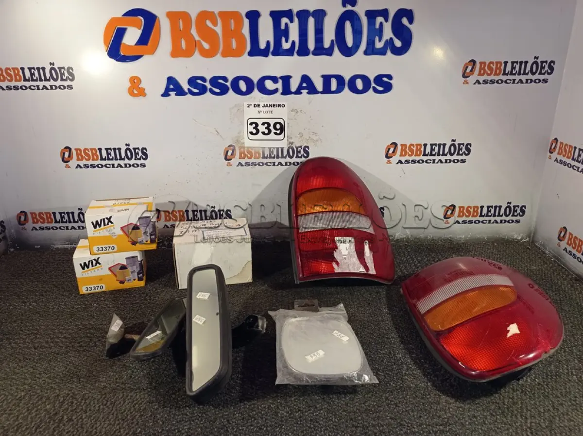 LOTE 339 - 02 LANTERNAS DA GRAND CARAVAM, 03 ESPELHOS RETROVISORES E 02 FILTROS WIX. (NO ESTADO) ATENÇÃO! FAZER A VISITAÇÃO ANTES DE ARREMATAR, NÃO SABEMOS SE FUNCIONA. LEILÃO NÃO TEM GARANTIA E NEM DEVOLUÇÃO, SUJEITO A POSSÍVEIS AVARIAS VISÍVEIS/OCULTAS E/OU AUSÊNCIA DE COMPONENTES.