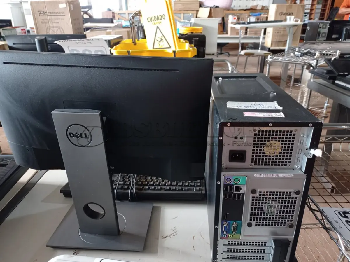 LOTE 283 - 01 CPU, 01 TECLADO E 01 MONITOR. (NO ESTADO) ATENÇÃO! FAZER A VISITAÇÃO ANTES DE ARREMATAR, NÃO SABEMOS SE FUNCIONA. LEILÃO NÃO TEM GARANTIA E NEM DEVOLUÇÃO, SUJEITO A POSSÍVEIS AVARIAS VISÍVEIS/OCULTAS E/OU AUSÊNCIA DE COMPONENTES.