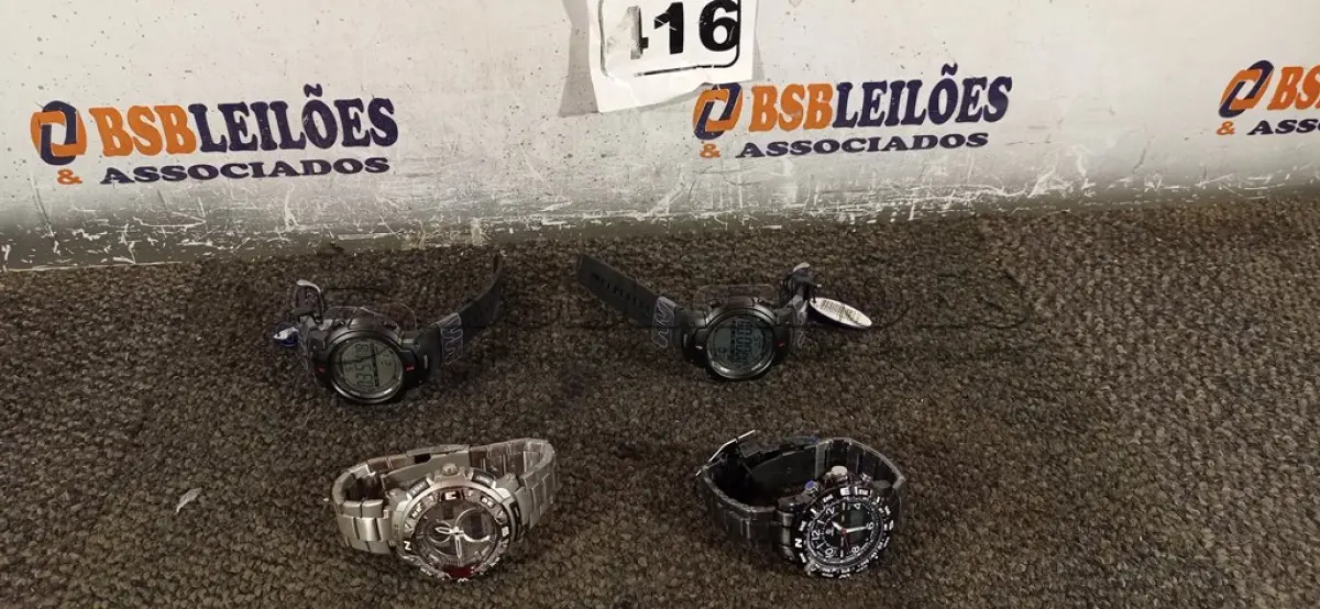 LOTE 416 - 04 RELÓGIOS. (NO ESTADO) ATENÇÃO! FAZER A VISITAÇÃO ANTES DE ARREMATAR, NÃO SABEMOS SE FUNCIONA. LEILÃO NÃO TEM GARANTIA E NEM DEVOLUÇÃO, SUJEITO A POSSÍVEIS AVARIAS VISÍVEIS/OCULTAS E/OU AUSÊNCIA DE COMPONENTES.