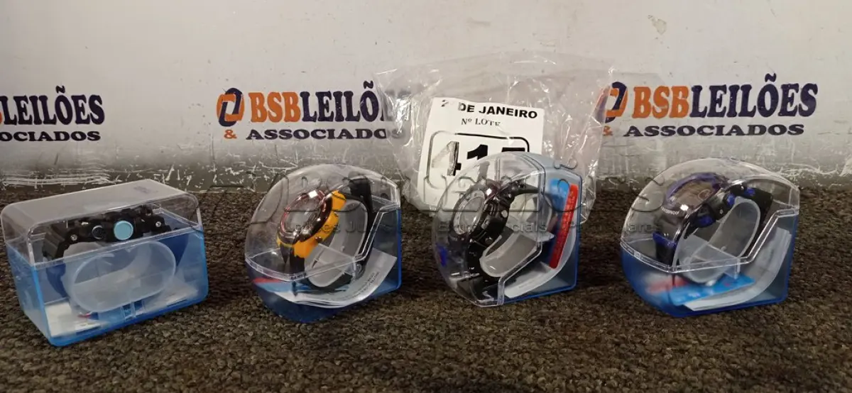 LOTE 415 - 04 RELÓGIOS. (NO ESTADO) ATENÇÃO! FAZER A VISITAÇÃO ANTES DE ARREMATAR, NÃO SABEMOS SE FUNCIONA. LEILÃO NÃO TEM GARANTIA E NEM DEVOLUÇÃO, SUJEITO A POSSÍVEIS AVARIAS VISÍVEIS/OCULTAS E/OU AUSÊNCIA DE COMPONENTES.
