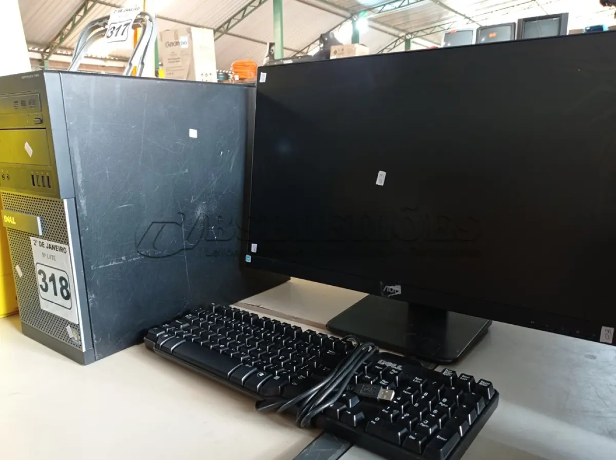 LOTE 318 - 01 CPU, 01 TECLADO E 01 MONITOR. (NO ESTADO) ATENÇÃO! FAZER A VISITAÇÃO ANTES DE ARREMATAR, NÃO SABEMOS SE FUNCIONA. LEILÃO NÃO TEM GARANTIA E NEM DEVOLUÇÃO, SUJEITO A POSSÍVEIS AVARIAS VISÍVEIS/OCULTAS E/OU AUSÊNCIA DE COMPONENTES.