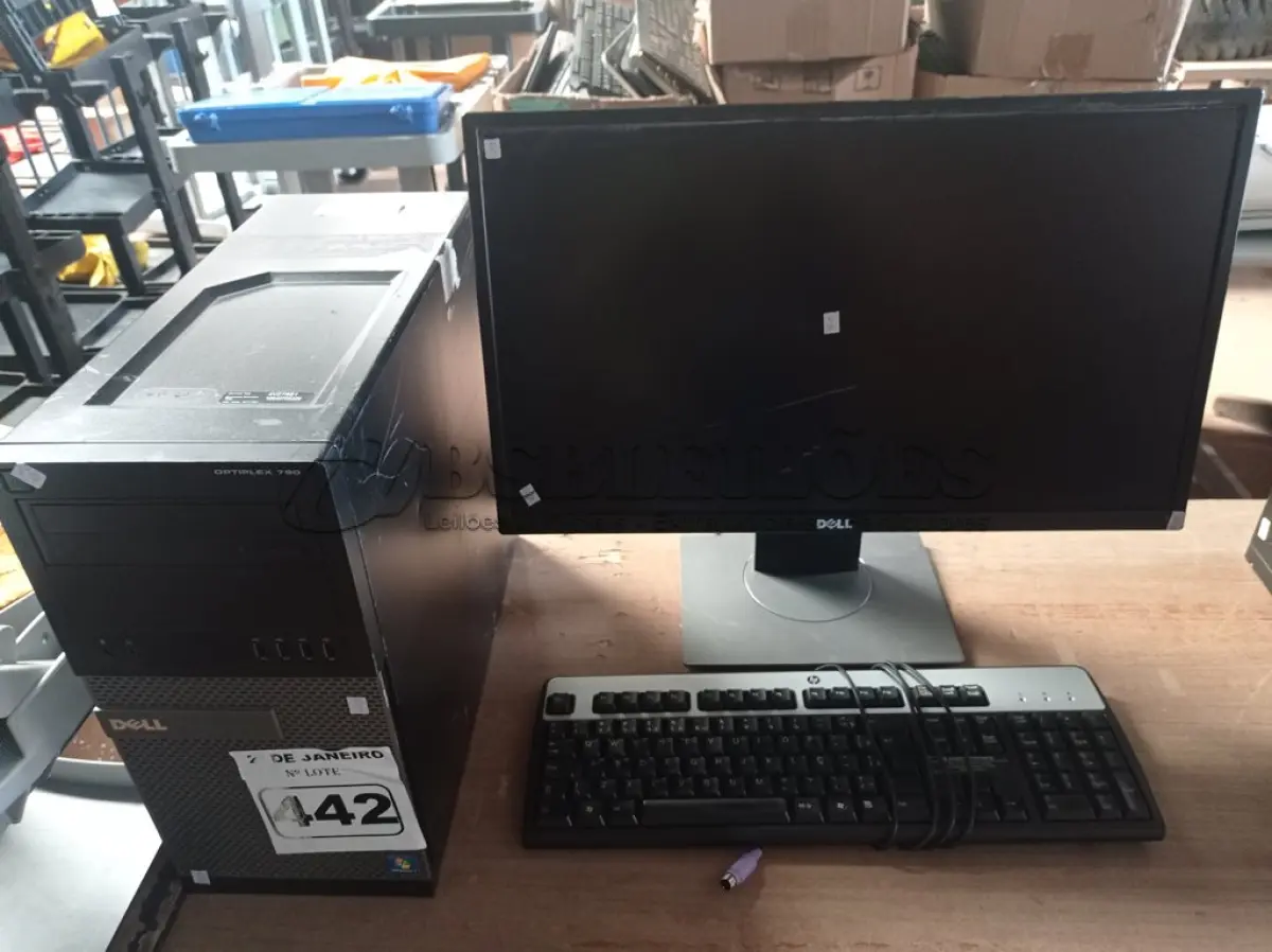 LOTE 442 - 01 CPU, 01 TECLADO E 01 MONITOR. (NO ESTADO) ATENÇÃO! FAZER A VISITAÇÃO ANTES DE ARREMATAR, NÃO SABEMOS SE FUNCIONA. LEILÃO NÃO TEM GARANTIA E NEM DEVOLUÇÃO, SUJEITO A POSSÍVEIS AVARIAS VISÍVEIS/OCULTAS E/OU AUSÊNCIA DE COMPONENTES.