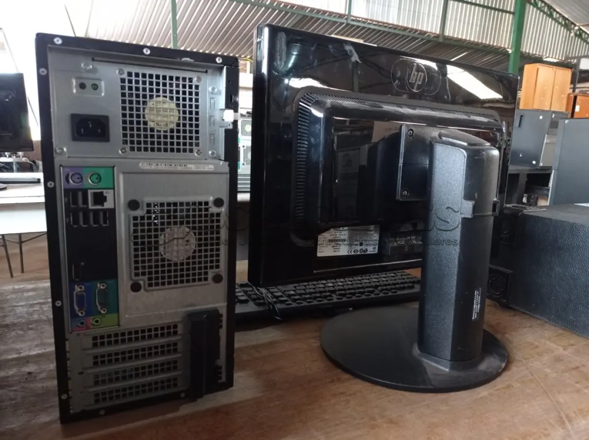 LOTE 470 - 01 CPU, 01 TECLADO E 01 MONITOR. (NO ESTADO) ATENÇÃO! FAZER A VISITAÇÃO ANTES DE ARREMATAR, NÃO SABEMOS SE FUNCIONA. LEILÃO NÃO TEM GARANTIA E NEM DEVOLUÇÃO, SUJEITO A POSSÍVEIS AVARIAS VISÍVEIS/OCULTAS E/OU AUSÊNCIA DE COMPONENTES.
