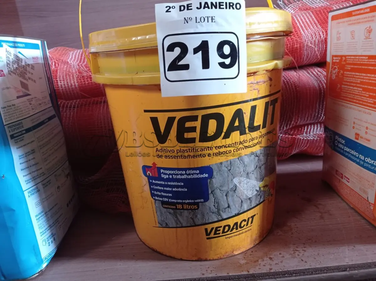 LOTE 219 - 01 BALDE DE VEDACIT, ADITIVO IMPERMEABILIZANTE PARA CONCRETOS E ARGAMASSAS 18L. (NO ESTADO) ATENÇÃO! FAZER A VISITAÇÃO ANTES DE ARREMATAR, NÃO SABEMOS SE FUNCIONA. LEILÃO NÃO TEM GARANTIA E NEM DEVOLUÇÃO, SUJEITO A POSSÍVEIS AVARIAS VISÍVEIS/OCULTAS E/OU AUSÊNCIA DE COMPONENTES.