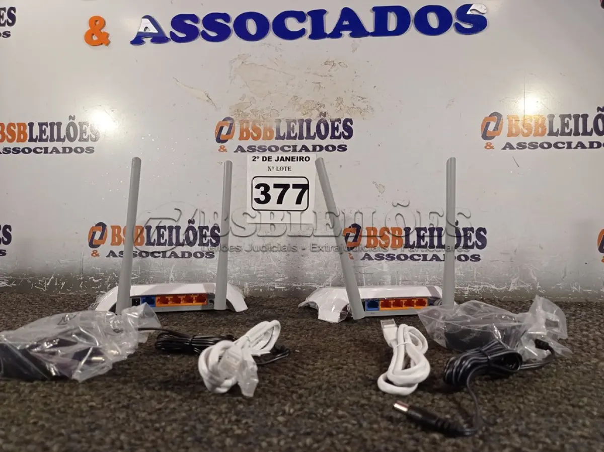 LOTE 377 - 02 ROTEADORES TP-LINK COM CABO E FONTE. (NO ESTADO) ATENÇÃO! FAZER A VISITAÇÃO ANTES DE ARREMATAR, NÃO SABEMOS SE FUNCIONA. LEILÃO NÃO TEM GARANTIA E NEM DEVOLUÇÃO, SUJEITO A POSSÍVEIS AVARIAS VISÍVEIS/OCULTAS E/OU AUSÊNCIA DE COMPONENTES.
