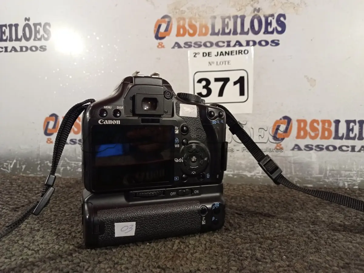 LOTE 371 - 01 CÂMERA FOTOGRÁFICA DIGITAL CANON  COM BATERIA  BG-E5 EOS SEM O CORPO (LENTE). (NO ESTADO) ATENÇÃO! FAZER A VISITAÇÃO ANTES DE ARREMATAR, NÃO SABEMOS SE FUNCIONA. LEILÃO NÃO TEM GARANTIA E NEM DEVOLUÇÃO, SUJEITO A POSSÍVEIS AVARIAS VISÍVEIS/OCULTAS E/OU AUSÊNCIA DE COMPONENTES.