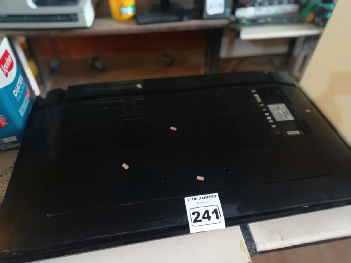 LOTE 241 - 02 TV’S MARCAS E MODELOS DIVERSOS PARA RETIRADA DE PEÇAS. (NO ESTADO) ATENÇÃO! FAZER A VISITAÇÃO ANTES DE ARREMATAR, NÃO SABEMOS SE FUNCIONA. LEILÃO NÃO TEM GARANTIA E NEM DEVOLUÇÃO, SUJEITO A POSSÍVEIS AVARIAS VISÍVEIS/OCULTAS E/OU AUSÊNCIA DE COMPONENTES.
