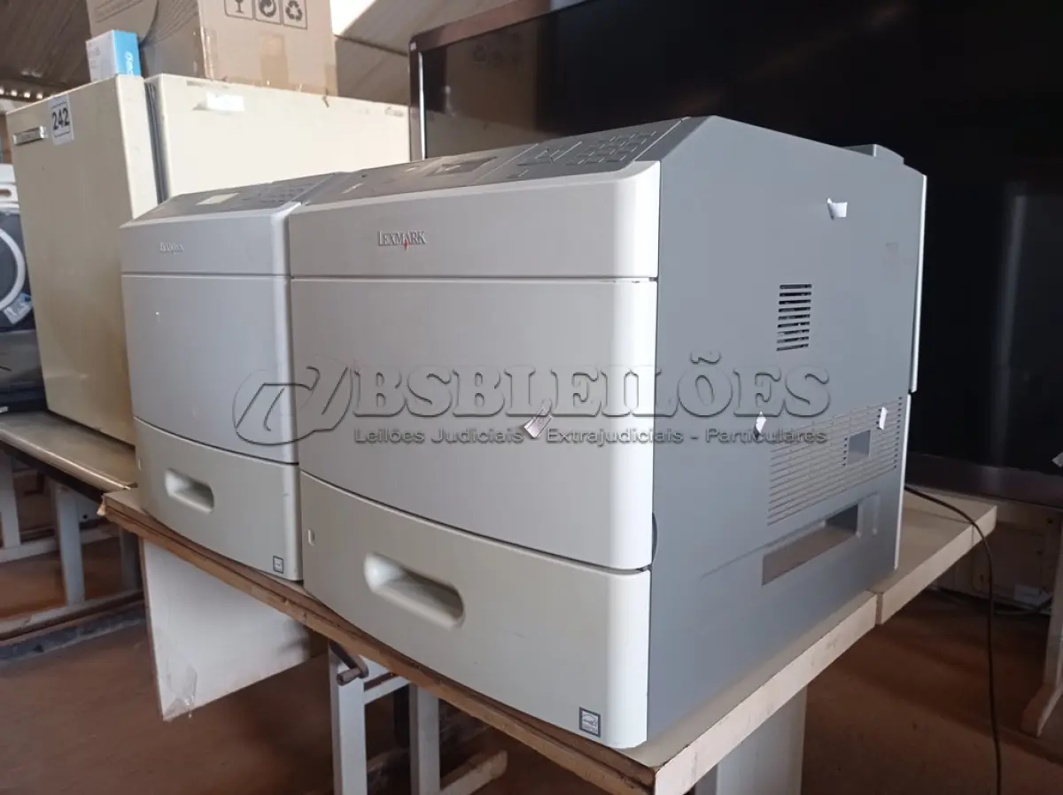 LOTE 244 - 02 IMPRESSORAS IMPRESSORA A LASER LEXMARK T654DN. (NO ESTADO) ATENÇÃO! FAZER A VISITAÇÃO ANTES DE ARREMATAR, NÃO SABEMOS SE FUNCIONA. LEILÃO NÃO TEM GARANTIA E NEM DEVOLUÇÃO, SUJEITO A POSSÍVEIS AVARIAS VISÍVEIS/OCULTAS E/OU AUSÊNCIA DE COMPONENTES.