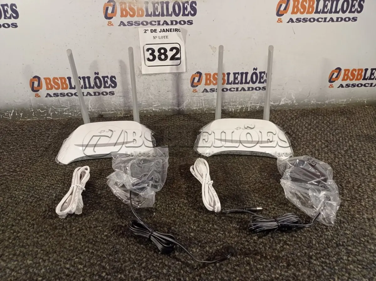 LOTE 382 - 02 ROTEADORES TP-LINK COM CABO E FONTE. (NO ESTADO) ATENÇÃO! FAZER A VISITAÇÃO ANTES DE ARREMATAR, NÃO SABEMOS SE FUNCIONA. LEILÃO NÃO TEM GARANTIA E NEM DEVOLUÇÃO, SUJEITO A POSSÍVEIS AVARIAS VISÍVEIS/OCULTAS E/OU AUSÊNCIA DE COMPONENTES.