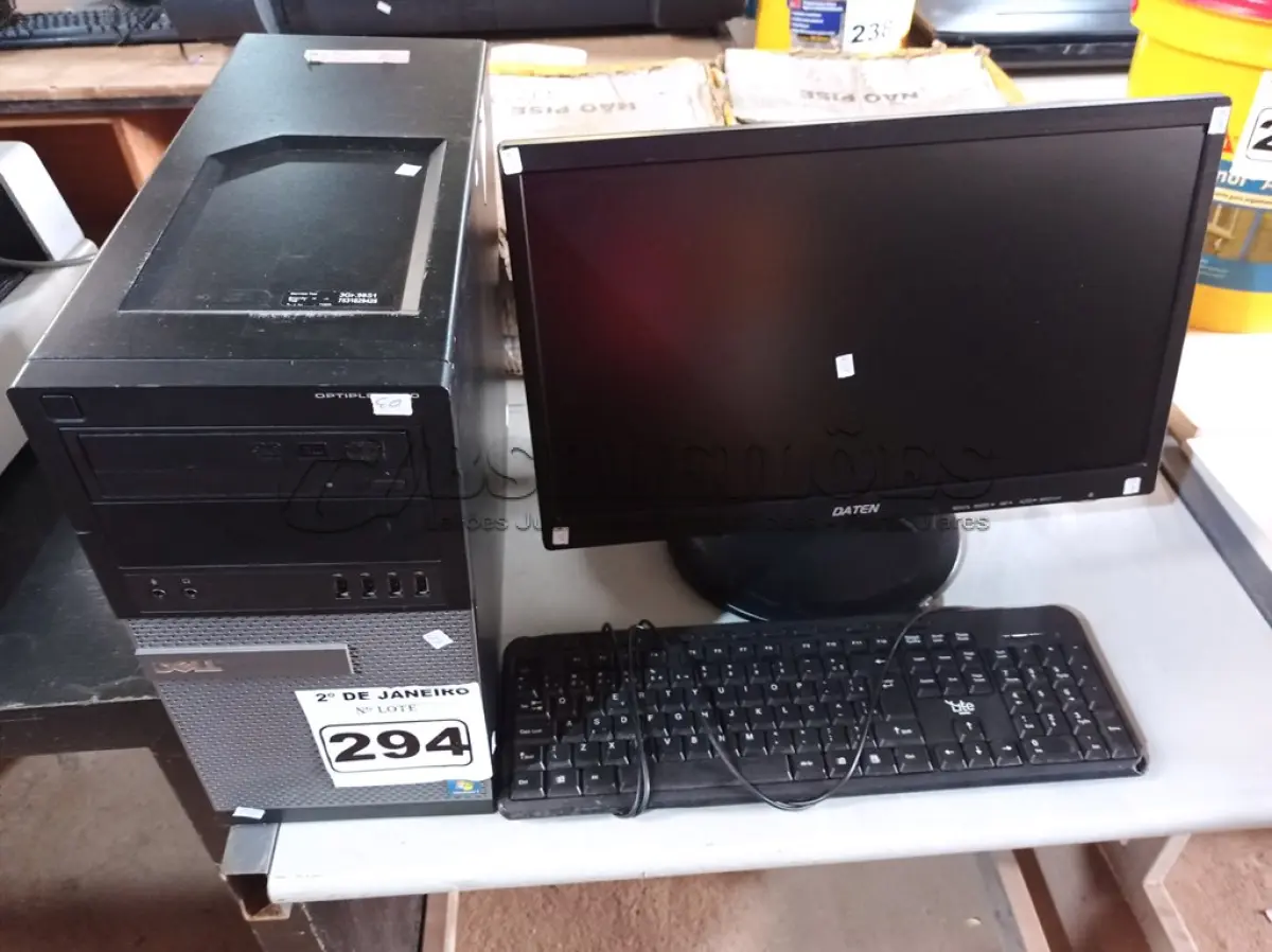 LOTE 294 - 01 CPU, 01 TECLADO E 01 MONITOR. (NO ESTADO) ATENÇÃO! FAZER A VISITAÇÃO ANTES DE ARREMATAR, NÃO SABEMOS SE FUNCIONA. LEILÃO NÃO TEM GARANTIA E NEM DEVOLUÇÃO, SUJEITO A POSSÍVEIS AVARIAS VISÍVEIS/OCULTAS E/OU AUSÊNCIA DE COMPONENTES.