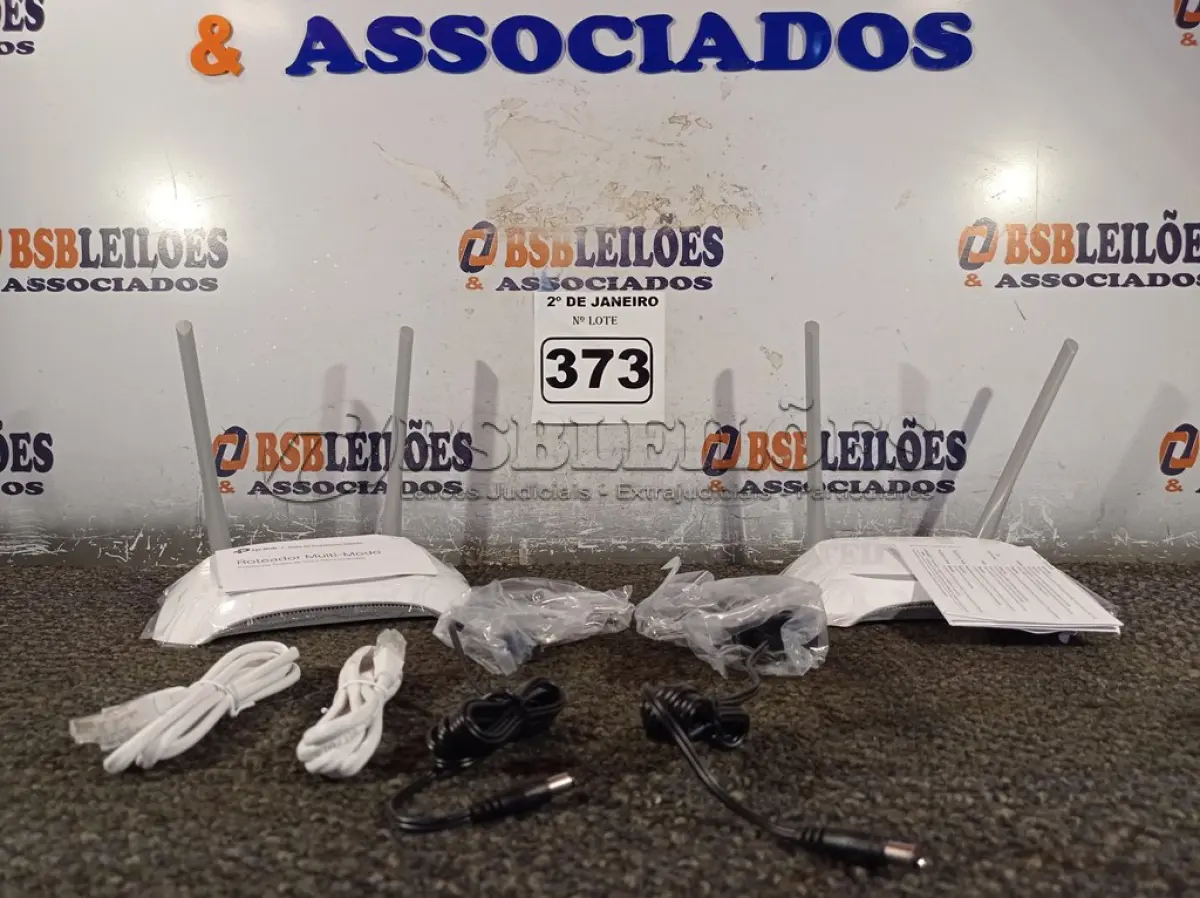 LOTE 373 - 02 ROTEADORES TP-LINK COM CABO E FONTE. (NO ESTADO) ATENÇÃO! FAZER A VISITAÇÃO ANTES DE ARREMATAR, NÃO SABEMOS SE FUNCIONA. LEILÃO NÃO TEM GARANTIA E NEM DEVOLUÇÃO, SUJEITO A POSSÍVEIS AVARIAS VISÍVEIS/OCULTAS E/OU AUSÊNCIA DE COMPONENTES.