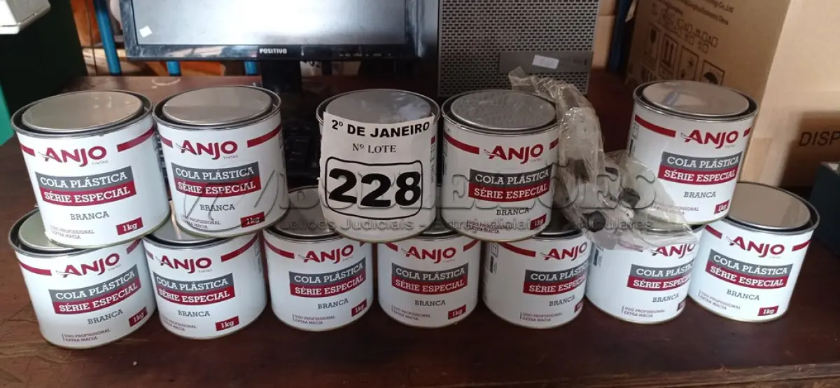 LOTE 228 - 12 LATAS DE 1KG DE COLA PLÁSTICA MARCA ANJO. (NO ESTADO) ATENÇÃO! FAZER A VISITAÇÃO ANTES DE ARREMATAR, NÃO SABEMOS SE FUNCIONA. LEILÃO NÃO TEM GARANTIA E NEM DEVOLUÇÃO, SUJEITO A POSSÍVEIS AVARIAS VISÍVEIS/OCULTAS E/OU AUSÊNCIA DE COMPONENTES.
