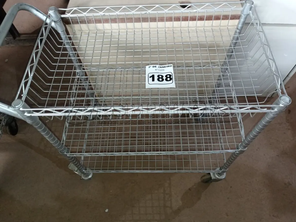 LOTE 188 - 01 CARRINHO PARA TRANSPORTE DE UTENSILIOS COM TRES DIVISOES. (NO ESTADO) ATENÇÃO! FAZER A VISITAÇÃO ANTES DE ARREMATAR, NÃO SABEMOS SE FUNCIONA. LEILÃO NÃO TEM GARANTIA E NEM DEVOLUÇÃO, SUJEITO A POSSÍVEIS AVARIAS VISÍVEIS/OCULTAS E/OU AUSÊNCIA DE COMPONENTES.