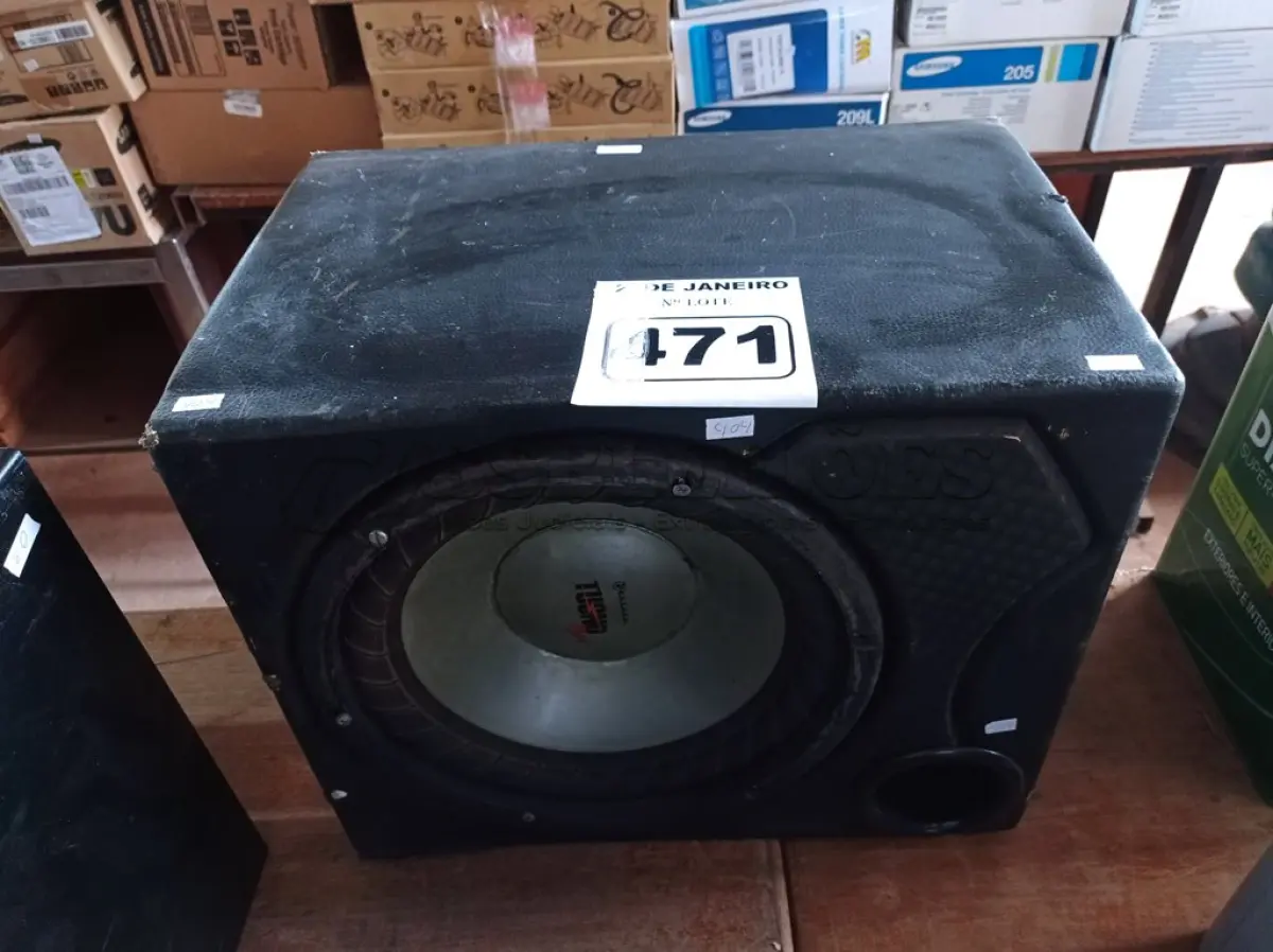 LOTE 471 - 01 CAIXA DE SOM. (NO ESTADO) ATENÇÃO! FAZER A VISITAÇÃO ANTES DE ARREMATAR, NÃO SABEMOS SE FUNCIONA. LEILÃO NÃO TEM GARANTIA E NEM DEVOLUÇÃO, SUJEITO A POSSÍVEIS AVARIAS VISÍVEIS/OCULTAS E/OU AUSÊNCIA DE COMPONENTES.