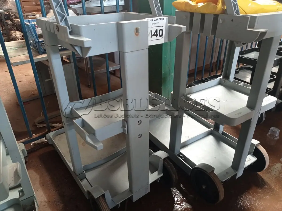 LOTE 440 - 02 CARRINHOS PARA LIMPEZA INDUSTRIAL INCOMPLETO. (NO ESTADO) ATENÇÃO! FAZER A VISITAÇÃO ANTES DE ARREMATAR, NÃO SABEMOS SE FUNCIONA. LEILÃO NÃO TEM GARANTIA E NEM DEVOLUÇÃO, SUJEITO A POSSÍVEIS AVARIAS VISÍVEIS/OCULTAS E/OU AUSÊNCIA DE COMPONENTES.