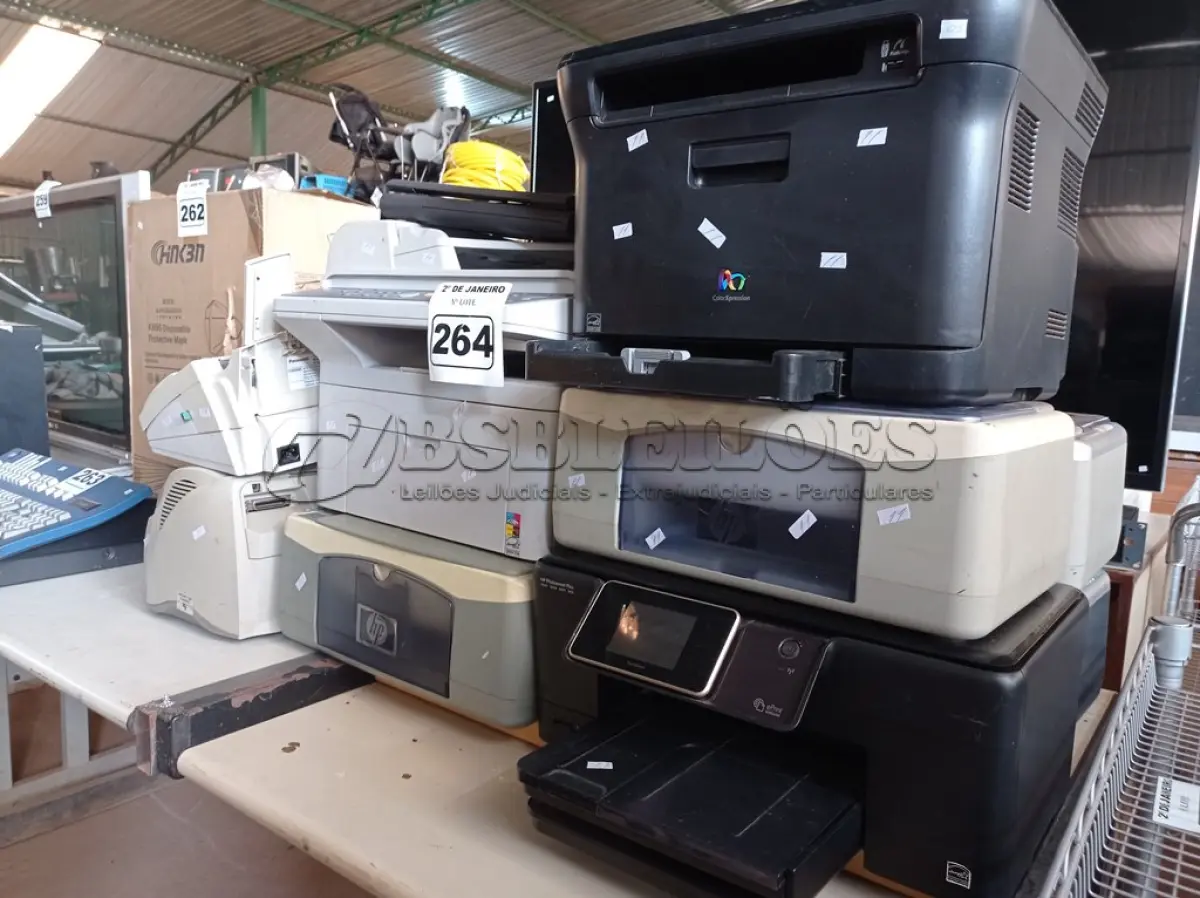 LOTE 264 - 09 IMPRESSORAS MARCAS E MODELOS DIVERSOS, SENDO 02 MULTIFUNCIONAL, 01 APARELHO DE FAX E 01 SUCATA DE NOTEBOOK.(NO ESTADO) ATENÇÃO! FAZER A VISITAÇÃO ANTES DE ARREMATAR, NÃO SABEMOS SE FUNCIONA. LEILÃO NÃO TEM GARANTIA E NEM DEVOLUÇÃO, SUJEITO A POSSÍVEIS AVARIAS VISÍVEIS/OCULTAS E/OU AUSÊNCIA DE COMPONENTES.