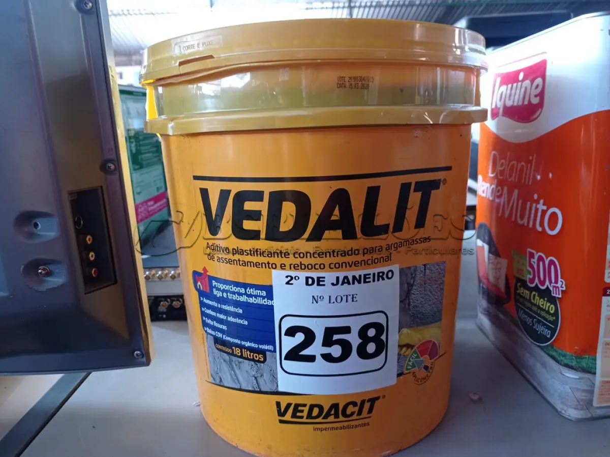 LOTE 258 - 01 BALDE DE VEDACIT, ADITIVO IMPERMEABILIZANTE PARA CONCRETOS E ARGAMASSAS 18L. (NO ESTADO) ATENÇÃO! FAZER A VISITAÇÃO ANTES DE ARREMATAR, NÃO SABEMOS SE FUNCIONA. LEILÃO NÃO TEM GARANTIA E NEM DEVOLUÇÃO, SUJEITO A POSSÍVEIS AVARIAS VISÍVEIS/OCULTAS E/OU AUSÊNCIA DE COMPONENTES.