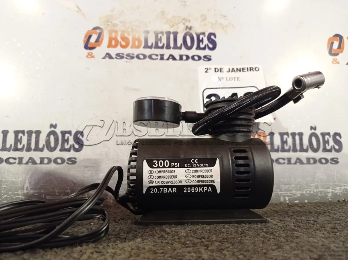LOTE 343 - 01 COMPRESSOR DE AR PORTÁTIL DC 12V. (NO ESTADO) ATENÇÃO! FAZER A VISITAÇÃO ANTES DE ARREMATAR, NÃO SABEMOS SE FUNCIONA. LEILÃO NÃO TEM GARANTIA E NEM DEVOLUÇÃO, SUJEITO A POSSÍVEIS AVARIAS VISÍVEIS/OCULTAS E/OU AUSÊNCIA DE COMPONENTES.