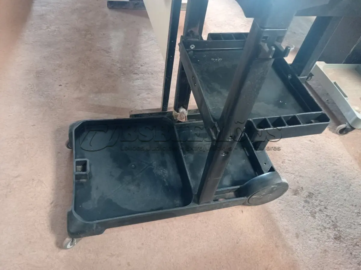 LOTE 232 - 01 CARRINHO PARA LIMPEZA INDUSTRIAL INCOMPLETO. (NO ESTADO) ATENÇÃO! FAZER A VISITAÇÃO ANTES DE ARREMATAR, NÃO SABEMOS SE FUNCIONA. LEILÃO NÃO TEM GARANTIA E NEM DEVOLUÇÃO, SUJEITO A POSSÍVEIS AVARIAS VISÍVEIS/OCULTAS E/OU AUSÊNCIA DE COMPONENTES.
