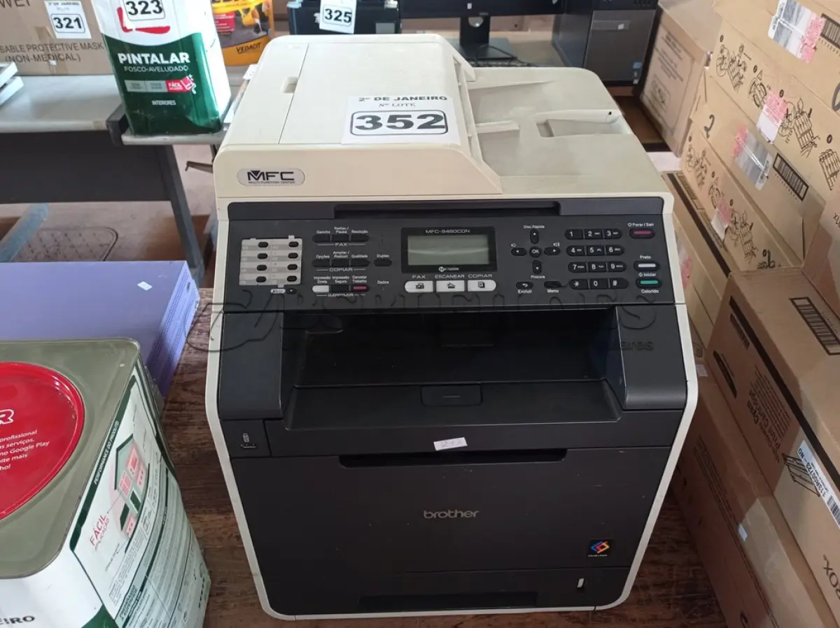 LOTE 352 - 01 IMPRESSORA MULTIFUNCIONAL MARCA BROTHER. (NO ESTADO) ATENÇÃO! FAZER A VISITAÇÃO ANTES DE ARREMATAR, NÃO SABEMOS SE FUNCIONA. LEILÃO NÃO TEM GARANTIA E NEM DEVOLUÇÃO, SUJEITO A POSSÍVEIS AVARIAS VISÍVEIS/OCULTAS E/OU AUSÊNCIA DE COMPONENTES.