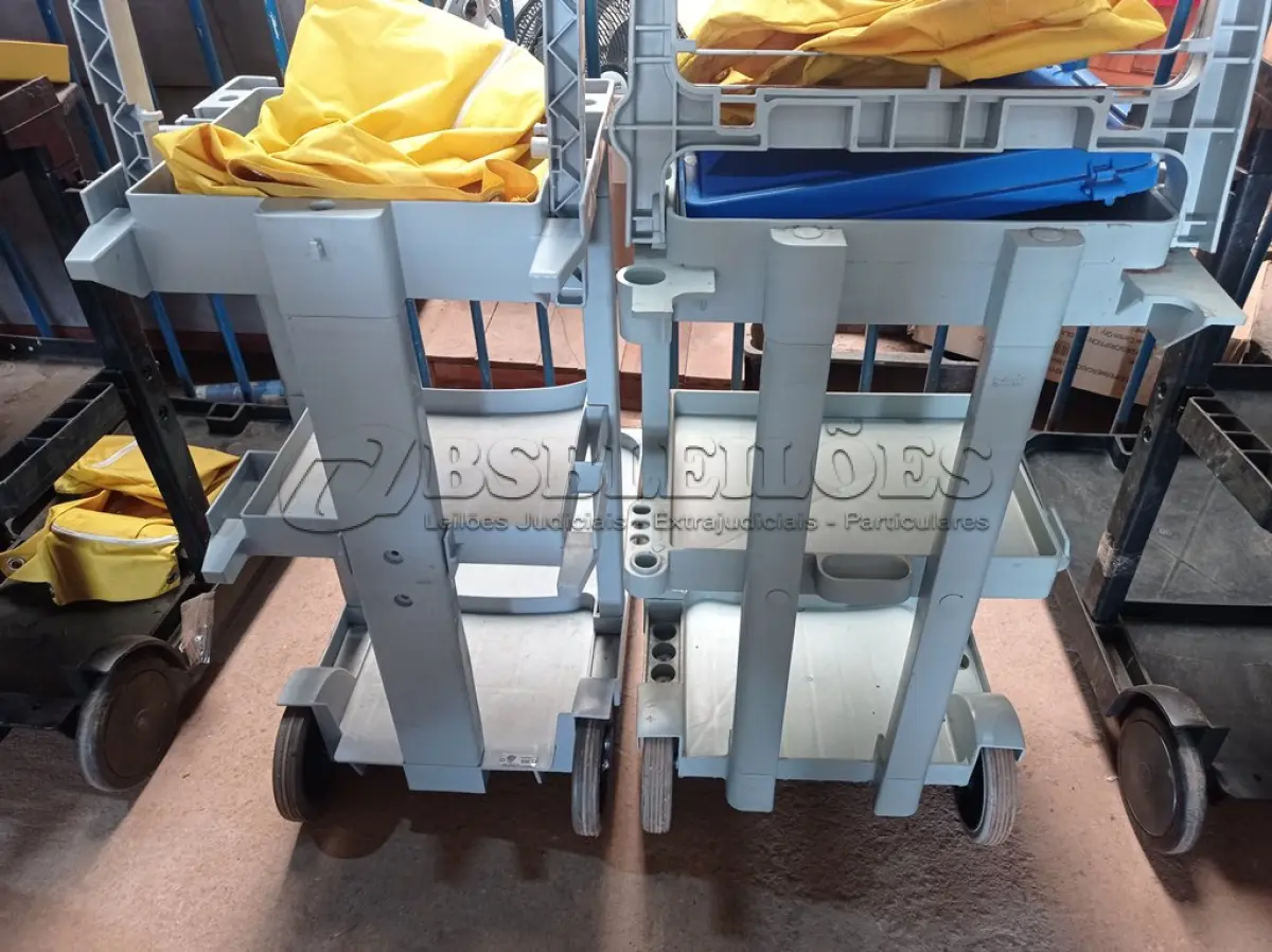 LOTE 297 - 02 CARRINHOS PARA LIMPEZA INDUSTRIAL INCOMPLETO. (NO ESTADO) ATENÇÃO! FAZER A VISITAÇÃO ANTES DE ARREMATAR, NÃO SABEMOS SE FUNCIONA. LEILÃO NÃO TEM GARANTIA E NEM DEVOLUÇÃO, SUJEITO A POSSÍVEIS AVARIAS VISÍVEIS/OCULTAS E/OU AUSÊNCIA DE COMPONENTES.