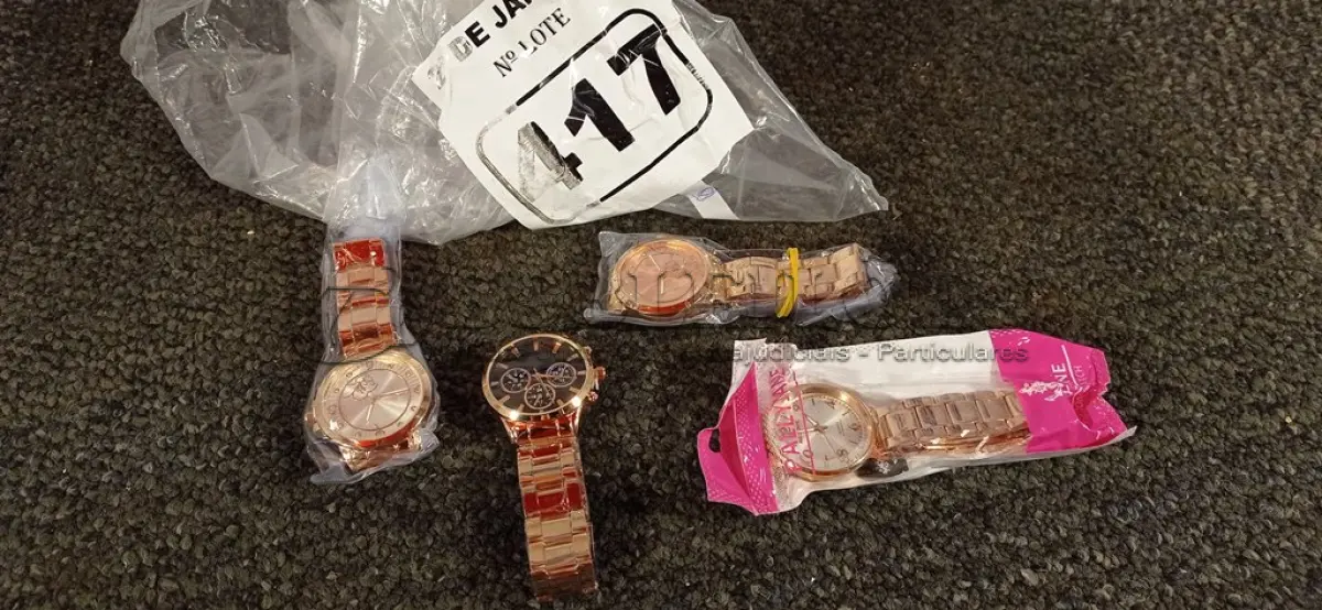 LOTE 417 - 04 RELÓGIOS. (NO ESTADO) ATENÇÃO! FAZER A VISITAÇÃO ANTES DE ARREMATAR, NÃO SABEMOS SE FUNCIONA. LEILÃO NÃO TEM GARANTIA E NEM DEVOLUÇÃO, SUJEITO A POSSÍVEIS AVARIAS VISÍVEIS/OCULTAS E/OU AUSÊNCIA DE COMPONENTES.