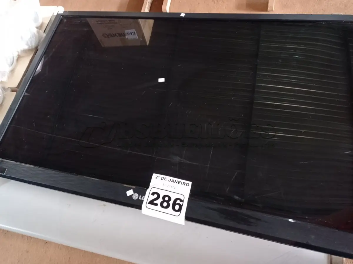 LOTE 286 - 01 42’’ TV MARCA LG PARA RETIRADA DE PEÇAS. (NO ESTADO) ATENÇÃO! FAZER A VISITAÇÃO ANTES DE ARREMATAR, NÃO SABEMOS SE FUNCIONA. LEILÃO NÃO TEM GARANTIA E NEM DEVOLUÇÃO, SUJEITO A POSSÍVEIS AVARIAS VISÍVEIS/OCULTAS E/OU AUSÊNCIA DE COMPONENTES.
