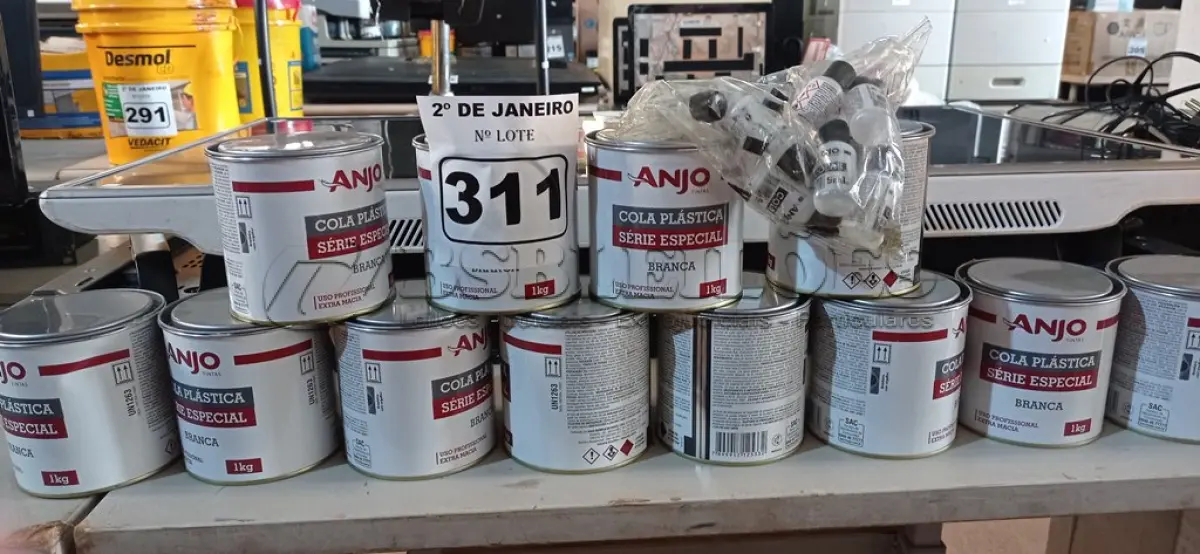 LOTE 311 - 12 LATAS DE 1KG DE COLA PLÁSTICA MARCA ANJO. (NO ESTADO) ATENÇÃO! FAZER A VISITAÇÃO ANTES DE ARREMATAR, NÃO SABEMOS SE FUNCIONA. LEILÃO NÃO TEM GARANTIA E NEM DEVOLUÇÃO, SUJEITO A POSSÍVEIS AVARIAS VISÍVEIS/OCULTAS E/OU AUSÊNCIA DE COMPONENTES.