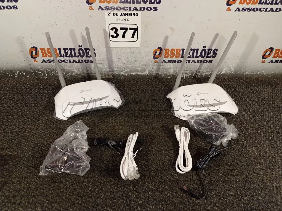 LOTE 377 - 02 ROTEADORES TP-LINK COM CABO E FONTE. (NO ESTADO) ATENÇÃO! FAZER A VISITAÇÃO ANTES DE ARREMATAR, NÃO SABEMOS SE FUNCIONA. LEILÃO NÃO TEM GARANTIA E NEM DEVOLUÇÃO, SUJEITO A POSSÍVEIS AVARIAS VISÍVEIS/OCULTAS E/OU AUSÊNCIA DE COMPONENTES.