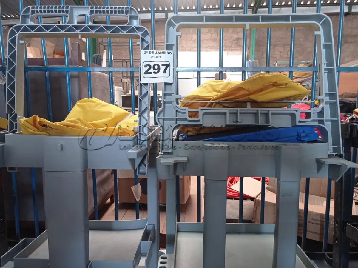 LOTE 297 - 02 CARRINHOS PARA LIMPEZA INDUSTRIAL INCOMPLETO. (NO ESTADO) ATENÇÃO! FAZER A VISITAÇÃO ANTES DE ARREMATAR, NÃO SABEMOS SE FUNCIONA. LEILÃO NÃO TEM GARANTIA E NEM DEVOLUÇÃO, SUJEITO A POSSÍVEIS AVARIAS VISÍVEIS/OCULTAS E/OU AUSÊNCIA DE COMPONENTES.