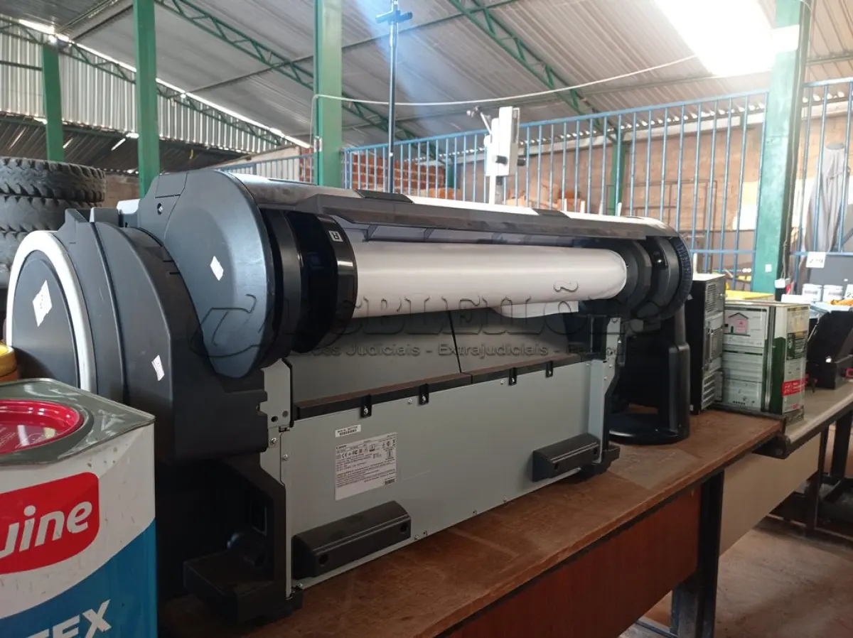 LOTE 237 - 01 PLOTTER CANON MODELO IPF 670. (NO ESTADO) ATENÇÃO! FAZER A VISITAÇÃO ANTES DE ARREMATAR, NÃO SABEMOS SE FUNCIONA. LEILÃO NÃO TEM GARANTIA E NEM DEVOLUÇÃO, SUJEITO A POSSÍVEIS AVARIAS VISÍVEIS/OCULTAS E/OU AUSÊNCIA DE COMPONENTES.