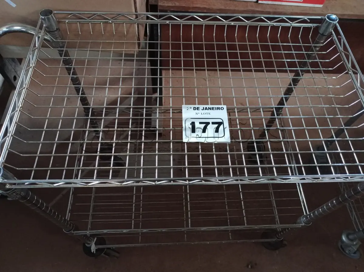 LOTE 177 - 01 CARRINHO PARA TRANSPORTE DE UTENSILIOS COM TRES DIVISOES. (NO ESTADO) ATENÇÃO! FAZER A VISITAÇÃO ANTES DE ARREMATAR, NÃO SABEMOS SE FUNCIONA. LEILÃO NÃO TEM GARANTIA E NEM DEVOLUÇÃO, SUJEITO A POSSÍVEIS AVARIAS VISÍVEIS/OCULTAS E/OU AUSÊNCIA DE COMPONENTES.