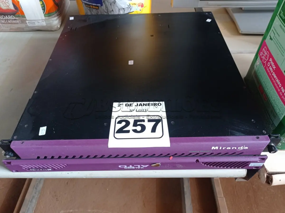 LOTE 257 - 02 APARELHOS ELETRÔNICOS, SENDO 01 PROCESSADOR  COM 10 ENTRADAS DE VÍDEO  MARCA KALEIDO(NO ESTADO) ATENÇÃO! FAZER A VISITAÇÃO ANTES DE ARREMATAR, NÃO SABEMOS SE FUNCIONA. LEILÃO NÃO TEM GARANTIA E NEM DEVOLUÇÃO, SUJEITO A POSSÍVEIS AVARIAS VISÍVEIS/OCULTAS E/OU AUSÊNCIA DE COMPONENTES.
