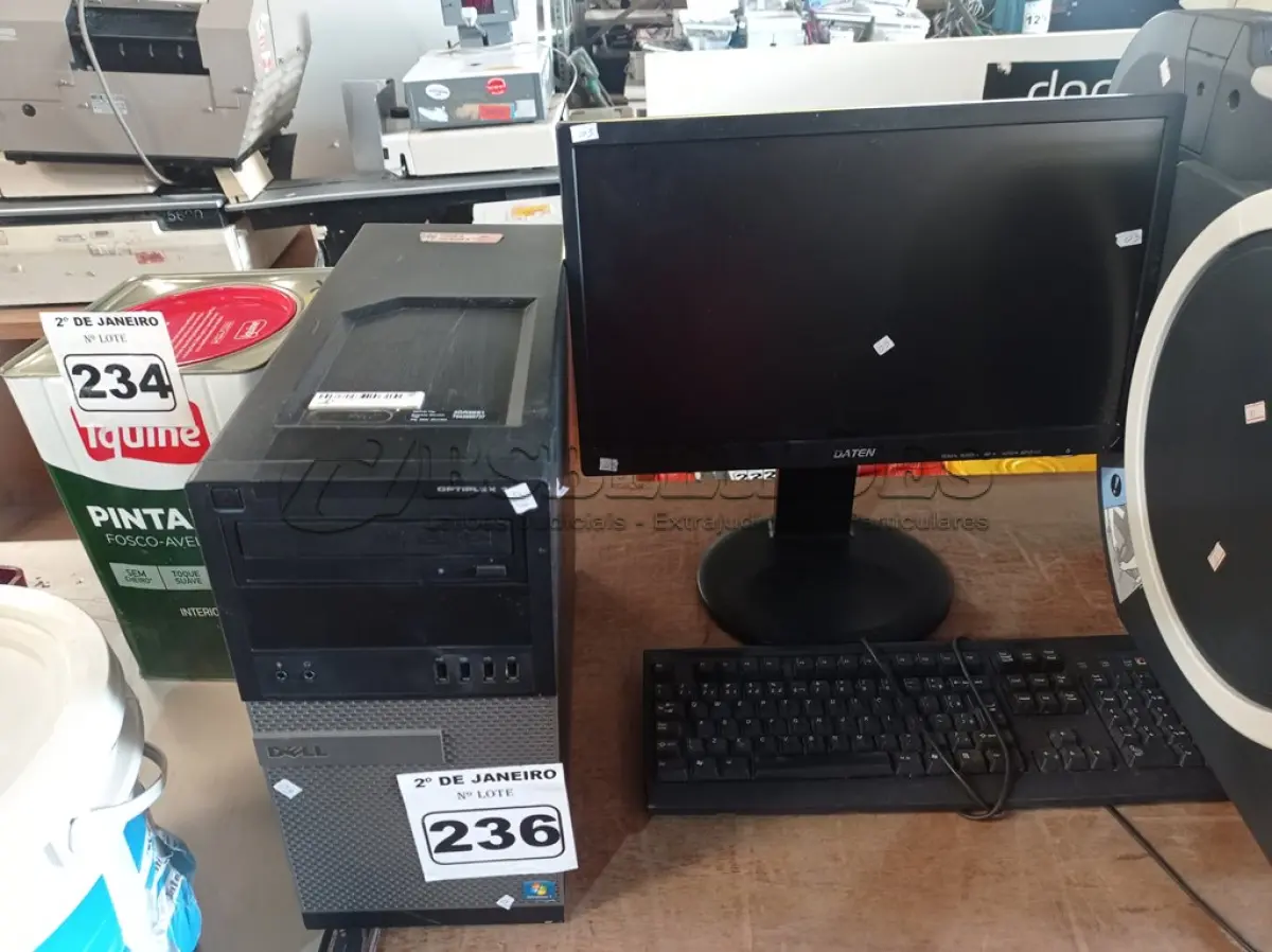 LOTE 236 - 01 CPU, 01 TECLADO E 01 MONITOR. (NO ESTADO) ATENÇÃO! FAZER A VISITAÇÃO ANTES DE ARREMATAR, NÃO SABEMOS SE FUNCIONA. LEILÃO NÃO TEM GARANTIA E NEM DEVOLUÇÃO, SUJEITO A POSSÍVEIS AVARIAS VISÍVEIS/OCULTAS E/OU AUSÊNCIA DE COMPONENTES.