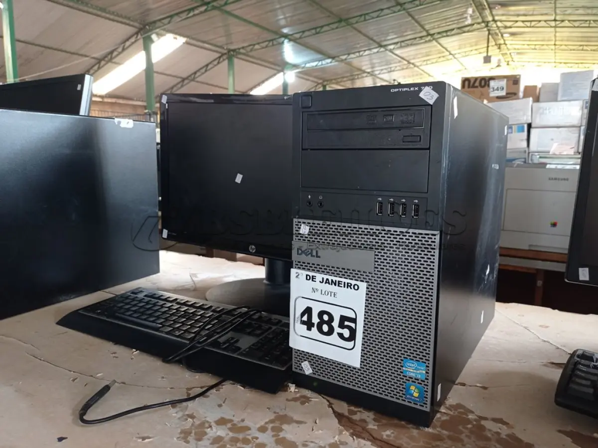 LOTE 485 - 01 CPU, 01 TECLADO E 01 MONITOR. (NO ESTADO) ATENÇÃO! FAZER A VISITAÇÃO ANTES DE ARREMATAR, NÃO SABEMOS SE FUNCIONA. LEILÃO NÃO TEM GARANTIA E NEM DEVOLUÇÃO, SUJEITO A POSSÍVEIS AVARIAS VISÍVEIS/OCULTAS E/OU AUSÊNCIA DE COMPONENTES.