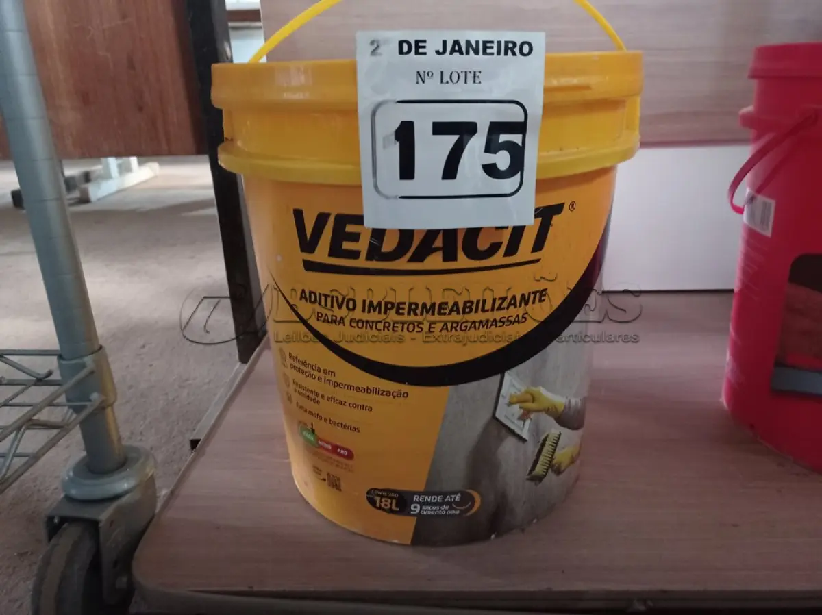 LOTE 175 - 01 BALDE DE VEDACIT, ADITIVO IMPERMEABILIZANTE PARA CONCRETOS E ARGAMASSAS 18L. (NO ESTADO) ATENÇÃO! FAZER A VISITAÇÃO ANTES DE ARREMATAR, NÃO SABEMOS SE FUNCIONA. LEILÃO NÃO TEM GARANTIA E NEM DEVOLUÇÃO, SUJEITO A POSSÍVEIS AVARIAS VISÍVEIS/OCULTAS E/OU AUSÊNCIA DE COMPONENTES.