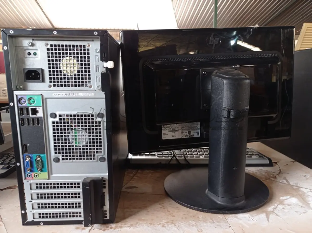 LOTE 485 - 01 CPU, 01 TECLADO E 01 MONITOR. (NO ESTADO) ATENÇÃO! FAZER A VISITAÇÃO ANTES DE ARREMATAR, NÃO SABEMOS SE FUNCIONA. LEILÃO NÃO TEM GARANTIA E NEM DEVOLUÇÃO, SUJEITO A POSSÍVEIS AVARIAS VISÍVEIS/OCULTAS E/OU AUSÊNCIA DE COMPONENTES.
