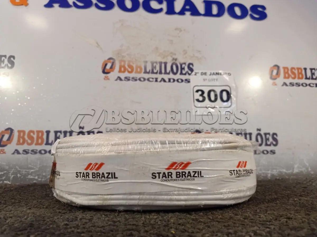 LOTE 300 - 01 ROLO DE CABO FLEXÍVEL 100M 1X4,00MM BRANCO. (NOVO) (NO ESTADO) ATENÇÃO! FAZER A VISITAÇÃO ANTES DE ARREMATAR, NÃO SABEMOS SE FUNCIONA. LEILÃO NÃO TEM GARANTIA E NEM DEVOLUÇÃO, SUJEITO A POSSÍVEIS AVARIAS VISÍVEIS/OCULTAS E/OU AUSÊNCIA DE COMPONENTES.