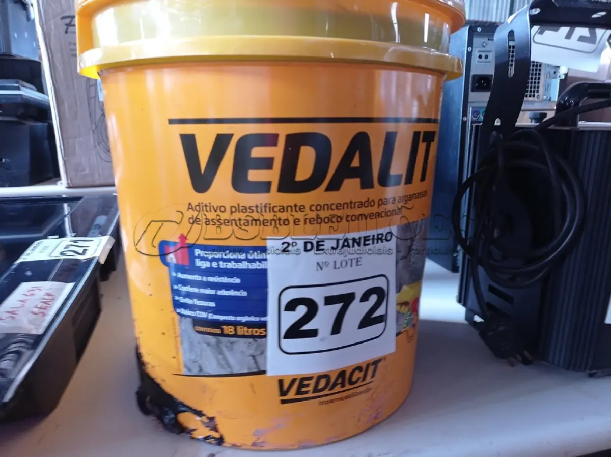 LOTE 272 - 01 BALDE DE VEDACIT, ADITIVO IMPERMEABILIZANTE PARA CONCRETOS E ARGAMASSAS 18L. (NO ESTADO) ATENÇÃO! FAZER A VISITAÇÃO ANTES DE ARREMATAR, NÃO SABEMOS SE FUNCIONA. LEILÃO NÃO TEM GARANTIA E NEM DEVOLUÇÃO, SUJEITO A POSSÍVEIS AVARIAS VISÍVEIS/OCULTAS E/OU AUSÊNCIA DE COMPONENTES.