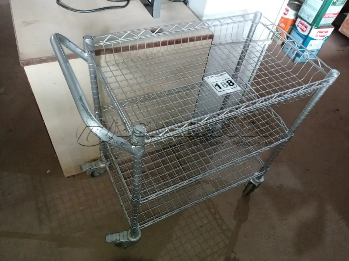 LOTE 188 - 01 CARRINHO PARA TRANSPORTE DE UTENSILIOS COM TRES DIVISOES. (NO ESTADO) ATENÇÃO! FAZER A VISITAÇÃO ANTES DE ARREMATAR, NÃO SABEMOS SE FUNCIONA. LEILÃO NÃO TEM GARANTIA E NEM DEVOLUÇÃO, SUJEITO A POSSÍVEIS AVARIAS VISÍVEIS/OCULTAS E/OU AUSÊNCIA DE COMPONENTES.