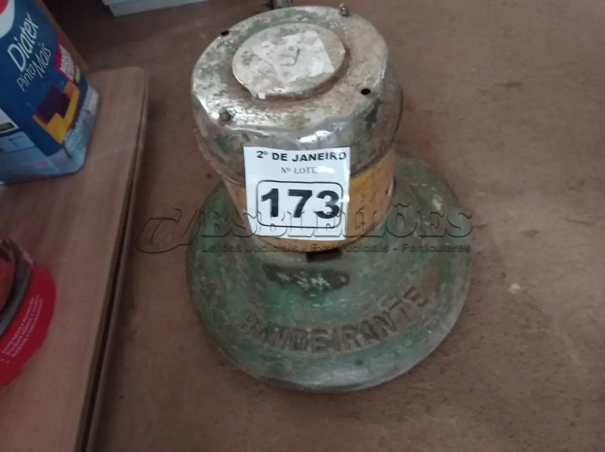 LOTE 173 - 01 ENCERADEIRA INDUSTRIAL INCOMPLETA MARACA BANDEIRANTE. (NO ESTADO) ATENÇÃO! FAZER A VISITAÇÃO ANTES DE ARREMATAR, NÃO SABEMOS SE FUNCIONA. LEILÃO NÃO TEM GARANTIA E NEM DEVOLUÇÃO, SUJEITO A POSSÍVEIS AVARIAS VISÍVEIS/OCULTAS E/OU AUSÊNCIA DE COMPONENTES.
