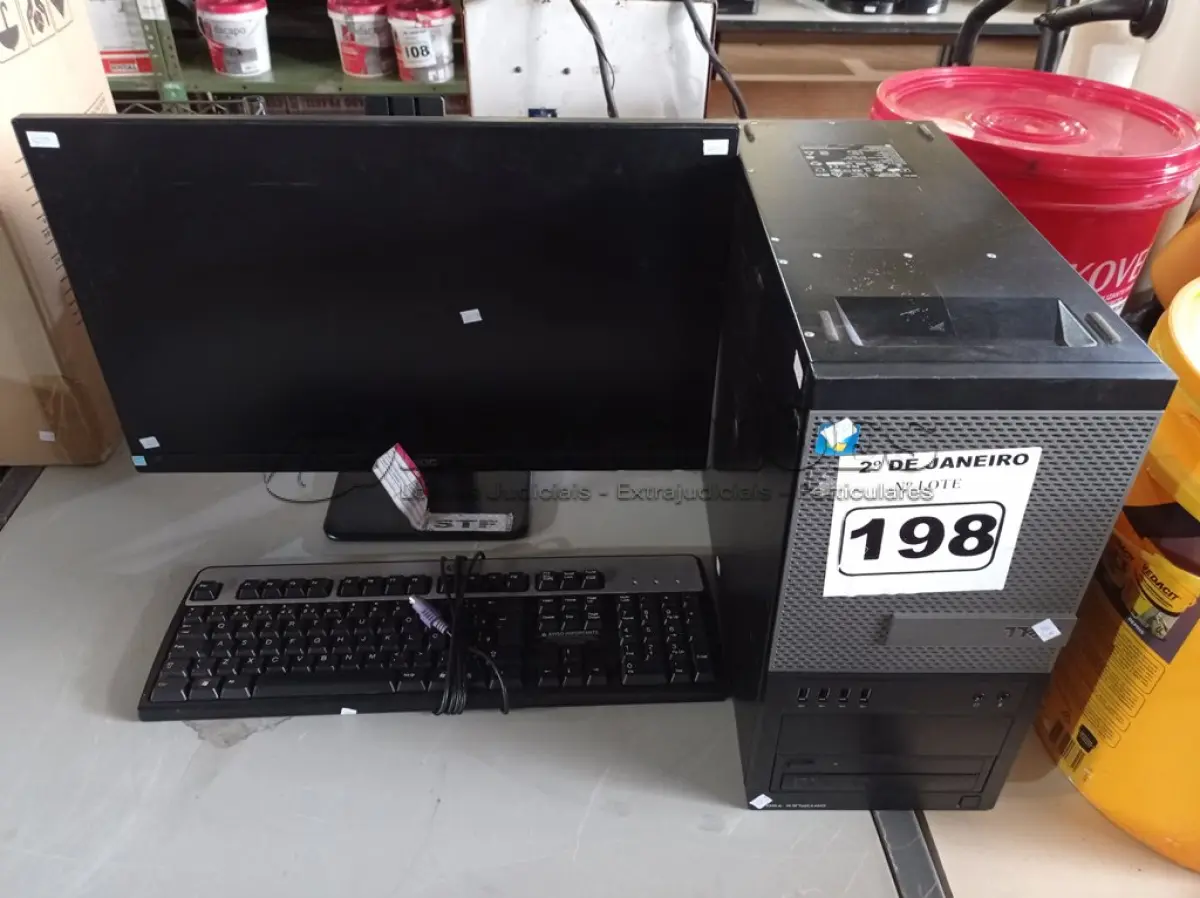 LOTE 198 - 01 CPU, 01 TECLADO E 01 MONITOR. (NO ESTADO) ATENÇÃO! FAZER A VISITAÇÃO ANTES DE ARREMATAR, NÃO SABEMOS SE FUNCIONA. LEILÃO NÃO TEM GARANTIA E NEM DEVOLUÇÃO, SUJEITO A POSSÍVEIS AVARIAS VISÍVEIS/OCULTAS E/OU AUSÊNCIA DE COMPONENTES.
