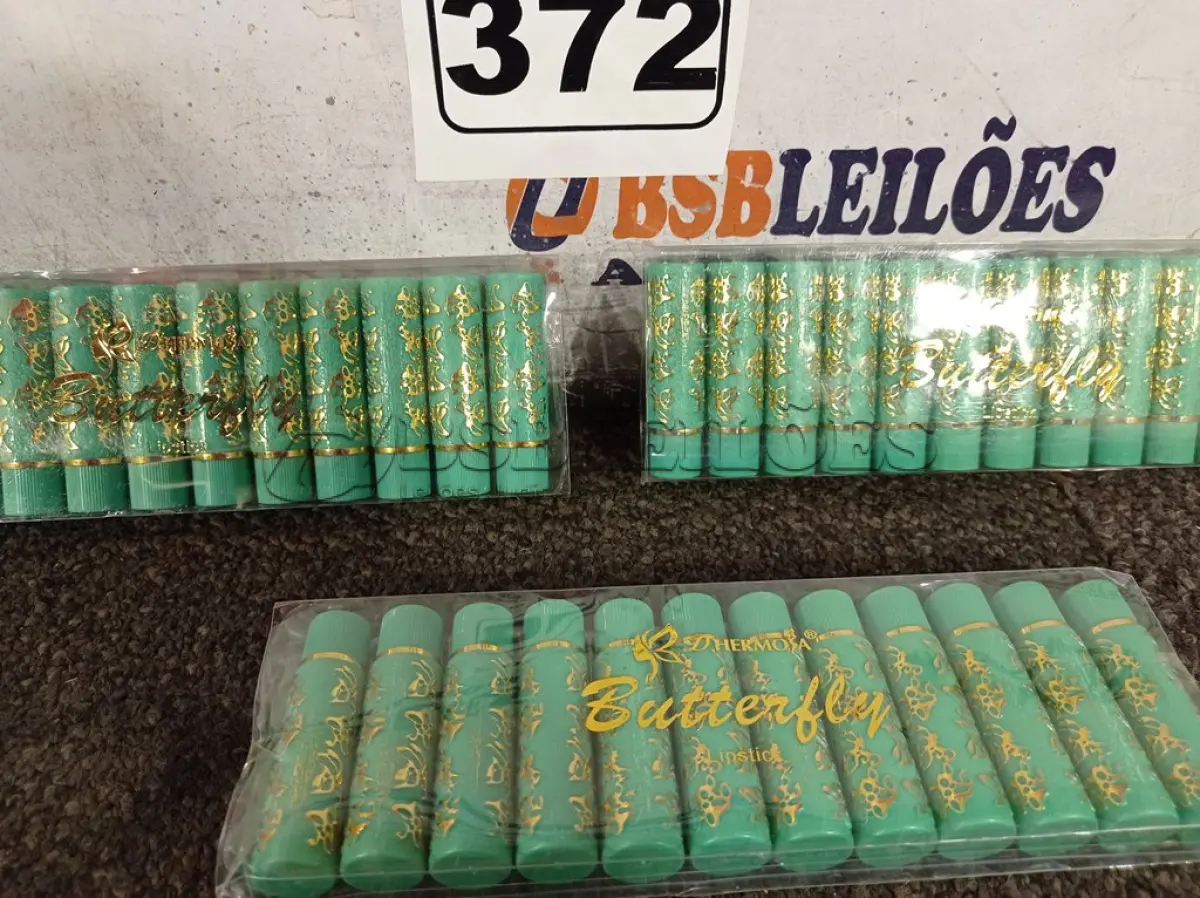 LOTE 372 - 03 CAIXINHAS DE BATONS COM 12 CADA. (NO ESTADO) ATENÇÃO! FAZER A VISITAÇÃO ANTES DE ARREMATAR, NÃO SABEMOS SE FUNCIONA. LEILÃO NÃO TEM GARANTIA E NEM DEVOLUÇÃO, SUJEITO A POSSÍVEIS AVARIAS VISÍVEIS/OCULTAS E/OU AUSÊNCIA DE COMPONENTES.