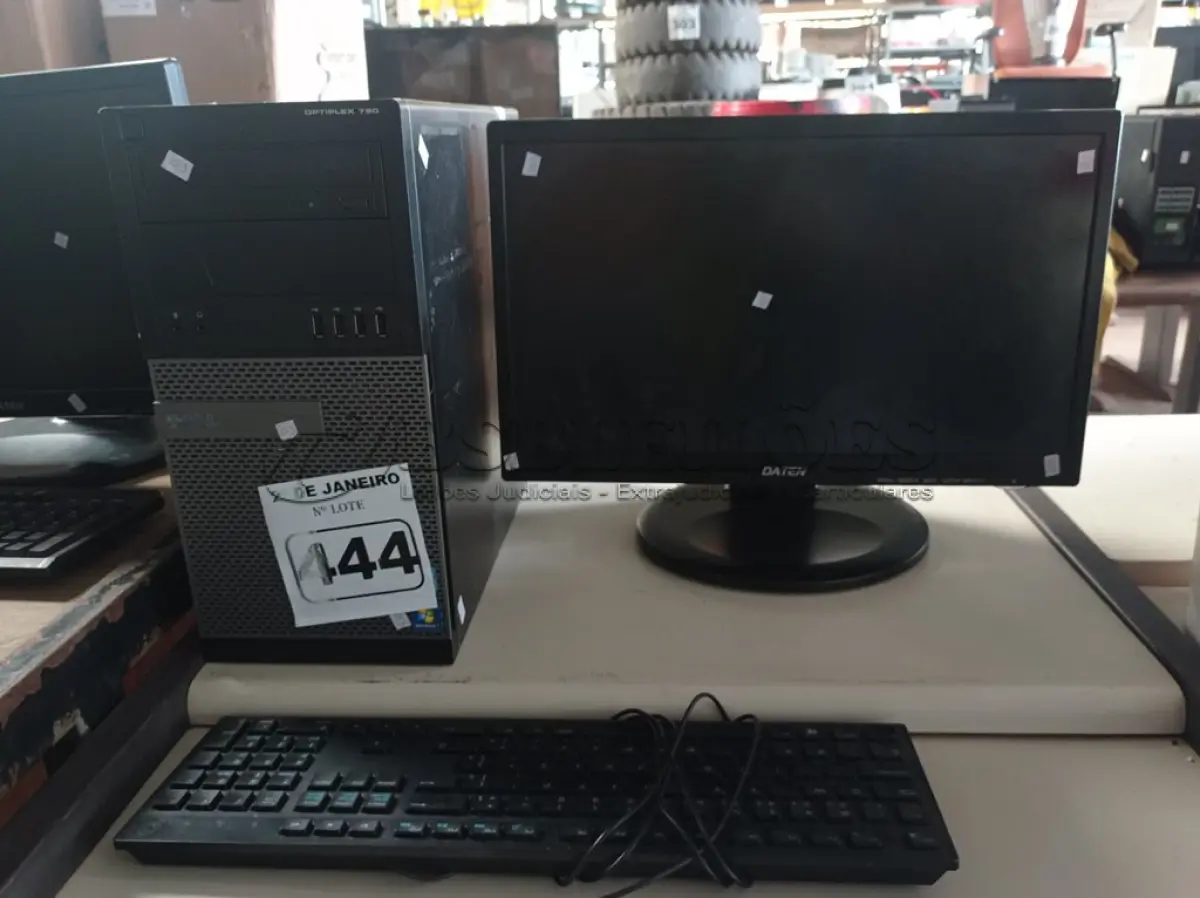 LOTE 444 - 01 CPU, 01 TECLADO E 01 MONITOR. (NO ESTADO) ATENÇÃO! FAZER A VISITAÇÃO ANTES DE ARREMATAR, NÃO SABEMOS SE FUNCIONA. LEILÃO NÃO TEM GARANTIA E NEM DEVOLUÇÃO, SUJEITO A POSSÍVEIS AVARIAS VISÍVEIS/OCULTAS E/OU AUSÊNCIA DE COMPONENTES.