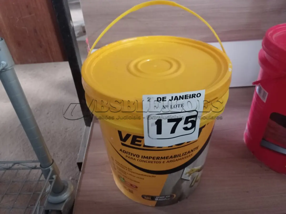 LOTE 175 - 01 BALDE DE VEDACIT, ADITIVO IMPERMEABILIZANTE PARA CONCRETOS E ARGAMASSAS 18L. (NO ESTADO) ATENÇÃO! FAZER A VISITAÇÃO ANTES DE ARREMATAR, NÃO SABEMOS SE FUNCIONA. LEILÃO NÃO TEM GARANTIA E NEM DEVOLUÇÃO, SUJEITO A POSSÍVEIS AVARIAS VISÍVEIS/OCULTAS E/OU AUSÊNCIA DE COMPONENTES.